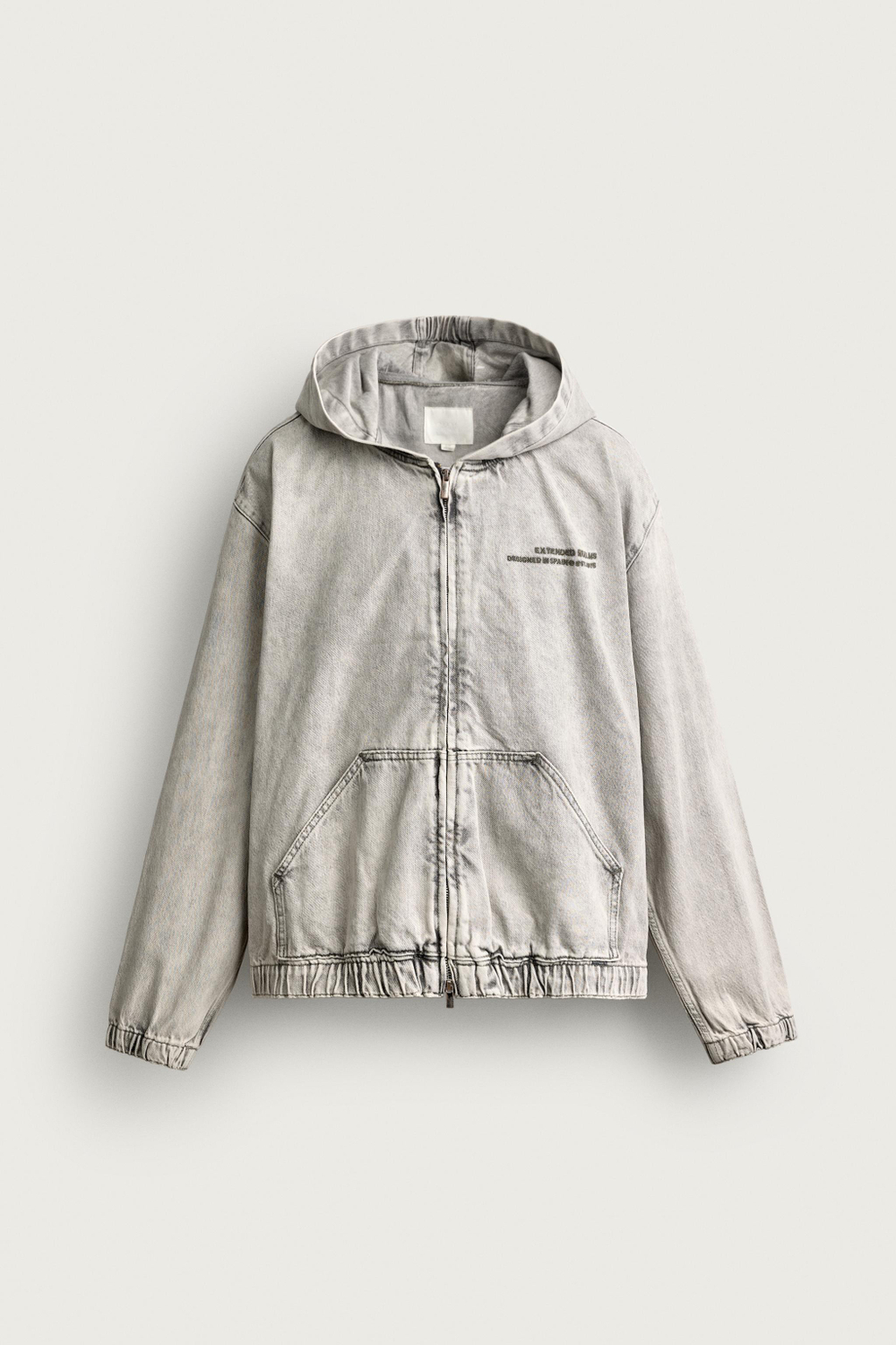 ДЖИНСОВАЯ КУРТКА С КАПЮШОНОМ И ВЫШИВКОЙ — ZARA