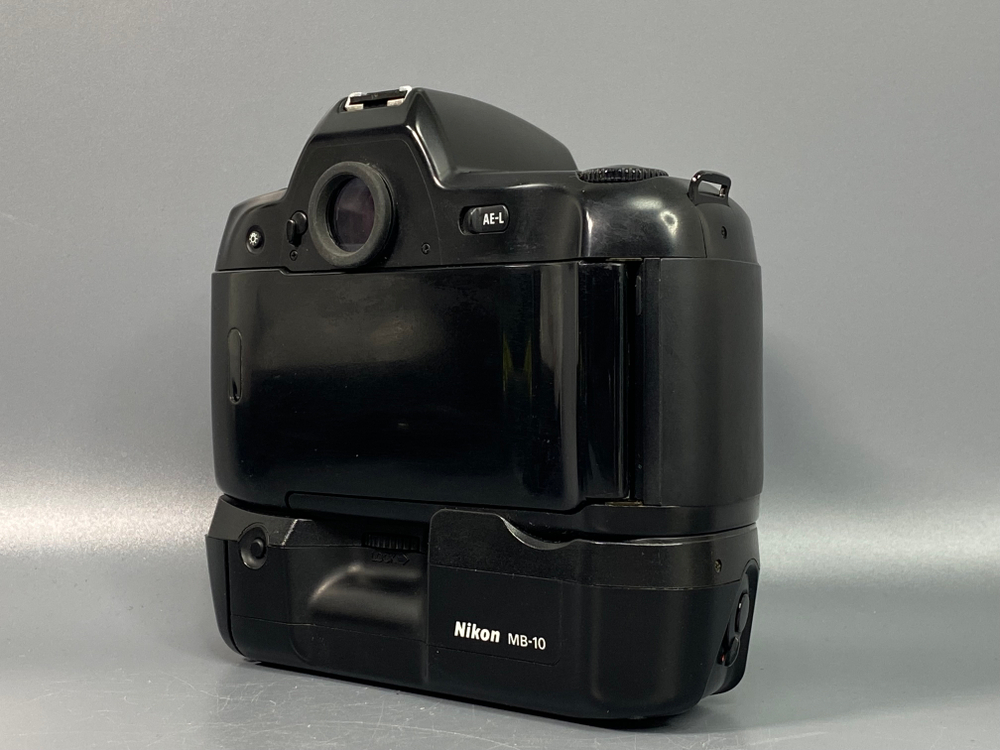 Nikon F90X + MB-10