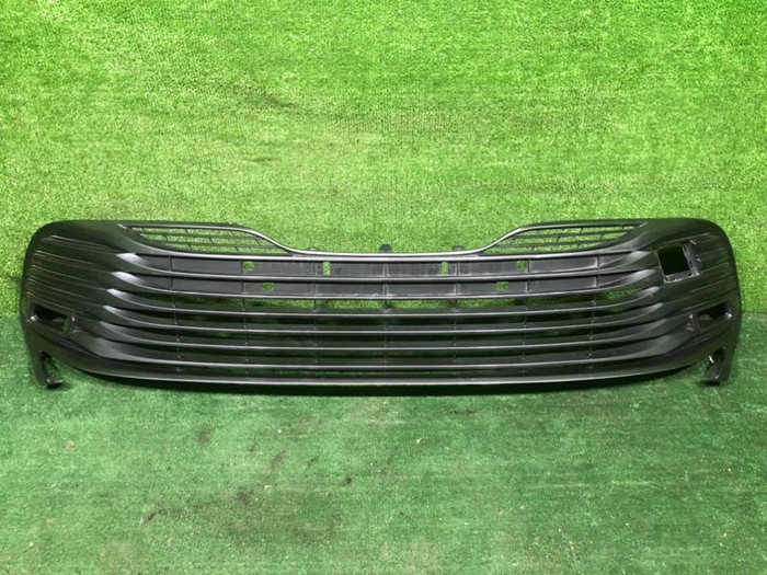 Решетка переднего бампера Toyota Camry xv70 17-21