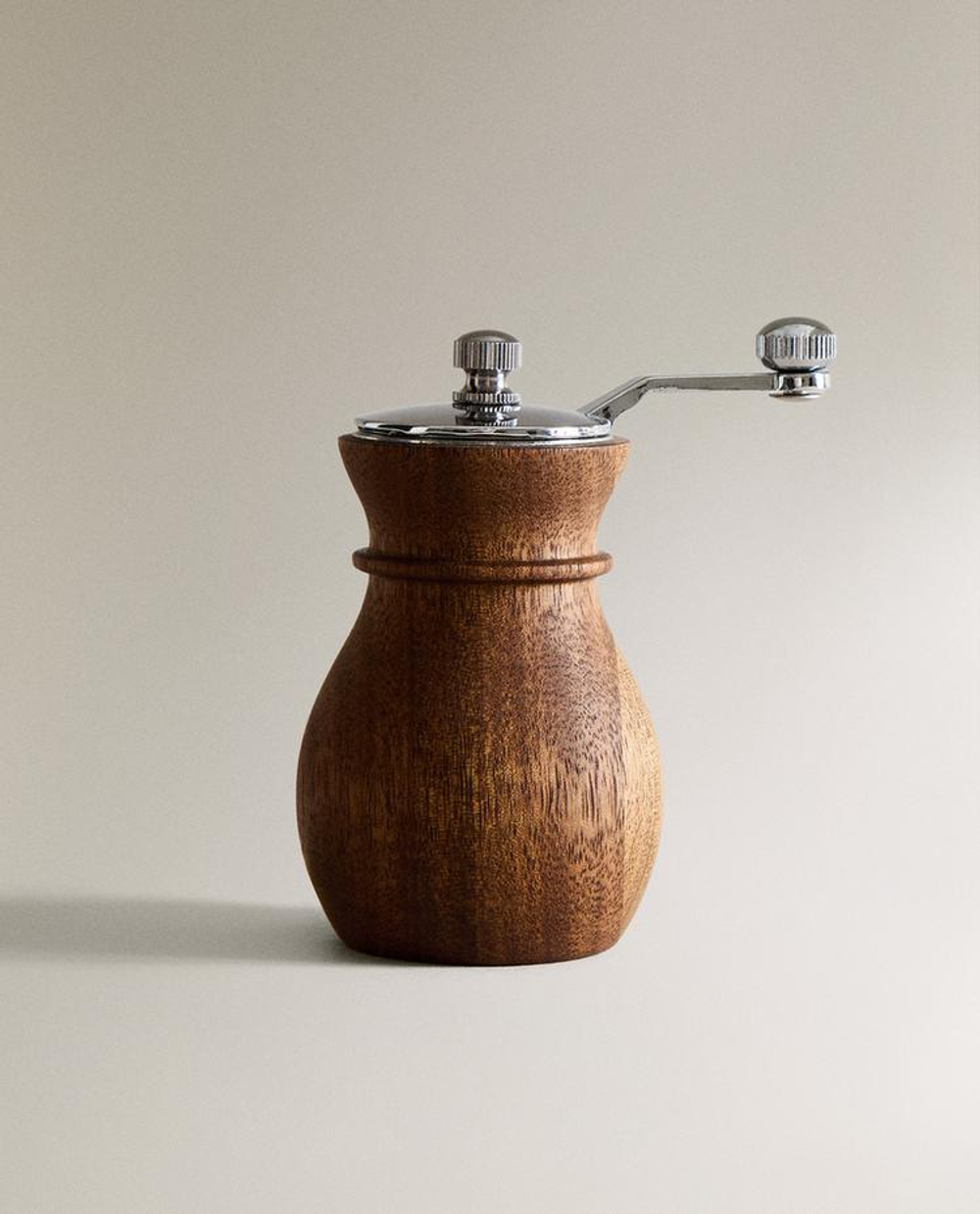 ZARA HOME ДЕРЕВЯННАЯ МЕЛЬНИЦА ДЛЯ ПЕРЦА СО СТАЛЬНОЙ КРЫШКОЙ, СВЕТЛО-БЕЖЕВЫЙ