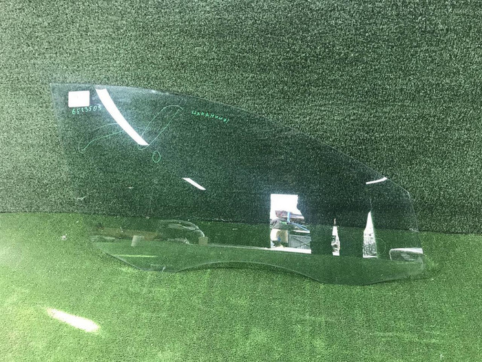 Стекло двери переднее правое VW Passat B7 (11-15)
