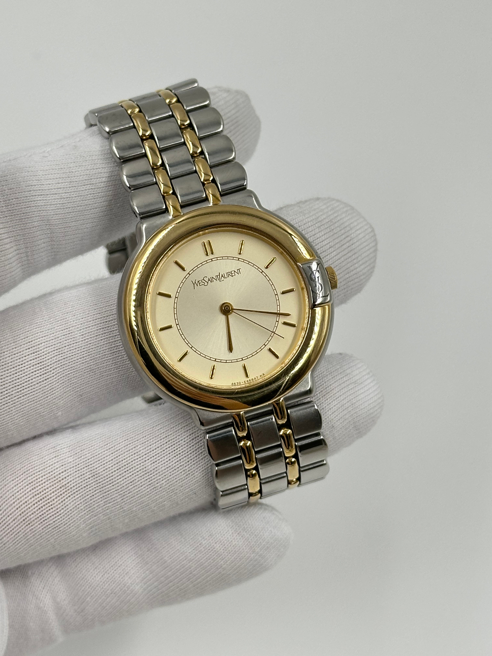 Часы Yves Saint Laurent