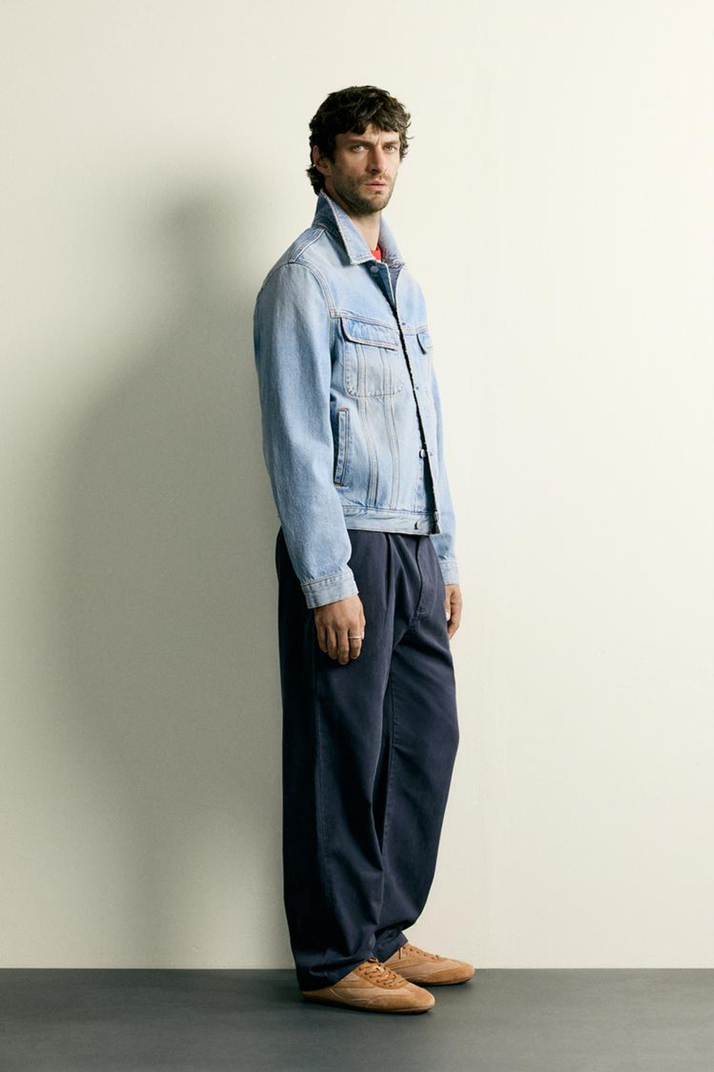 ZARA БРЮКИ ЧИНОС RELAXED FIT СО СКЛАДКАМИ, МОРСКОЙ СИНИЙ