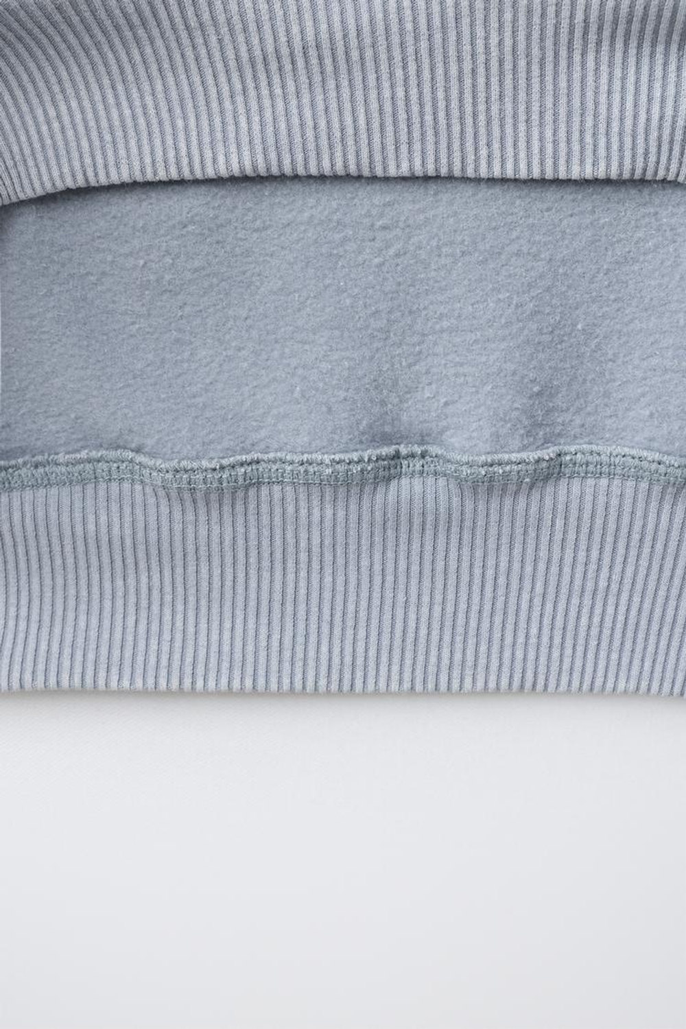 ZARA ТОЛСТОВКА С ПРИНТОМ JENNIE ©™, МЯГКИЙ СЕРЫЙ