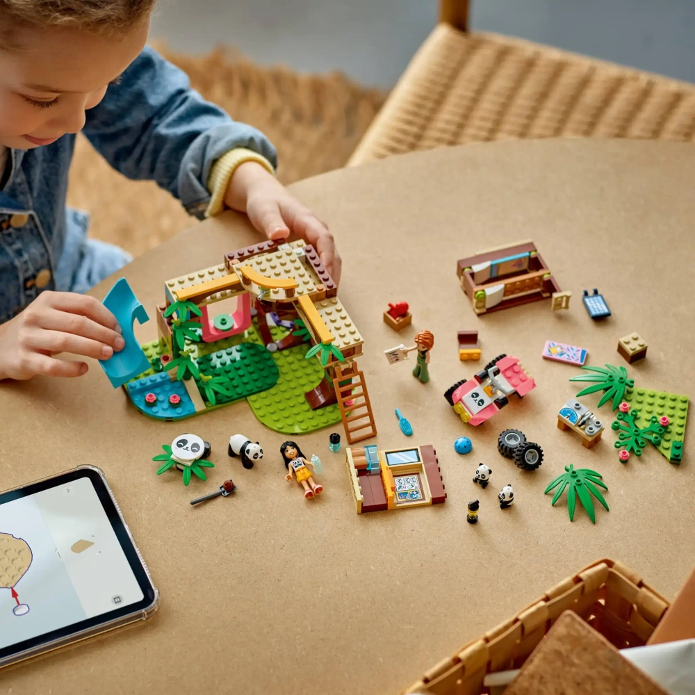 Конструктор LEGO Friends 42648 Уход за животными в заповеднике Панд