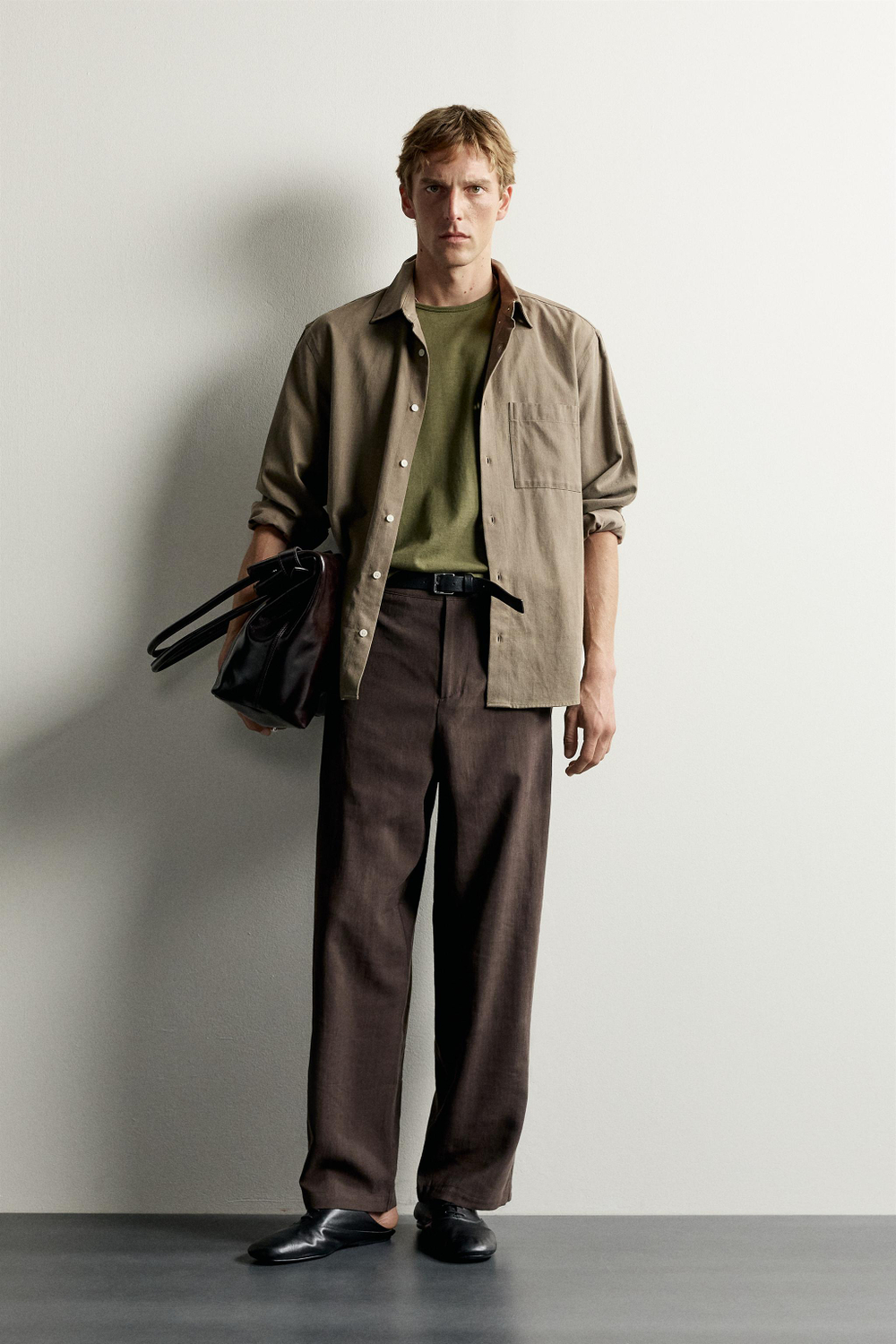 СТРУЯЩИЕСЯ БРЮКИ С БОКОВЫМИ СКЛАДКАМИ — ZARA
