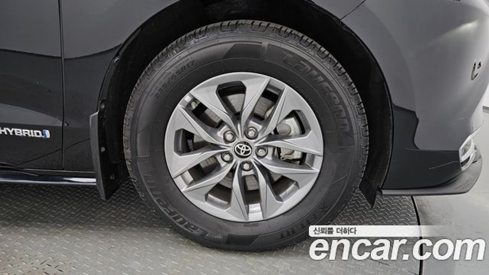 Toyota Sienna 2.5 Hybrid AWD — 2021