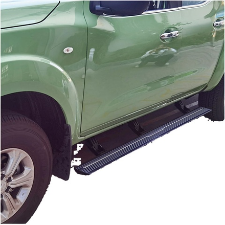 Электрические боковые пороги на трёх кронштейнах для Nissan Navara NP300 2014-2016