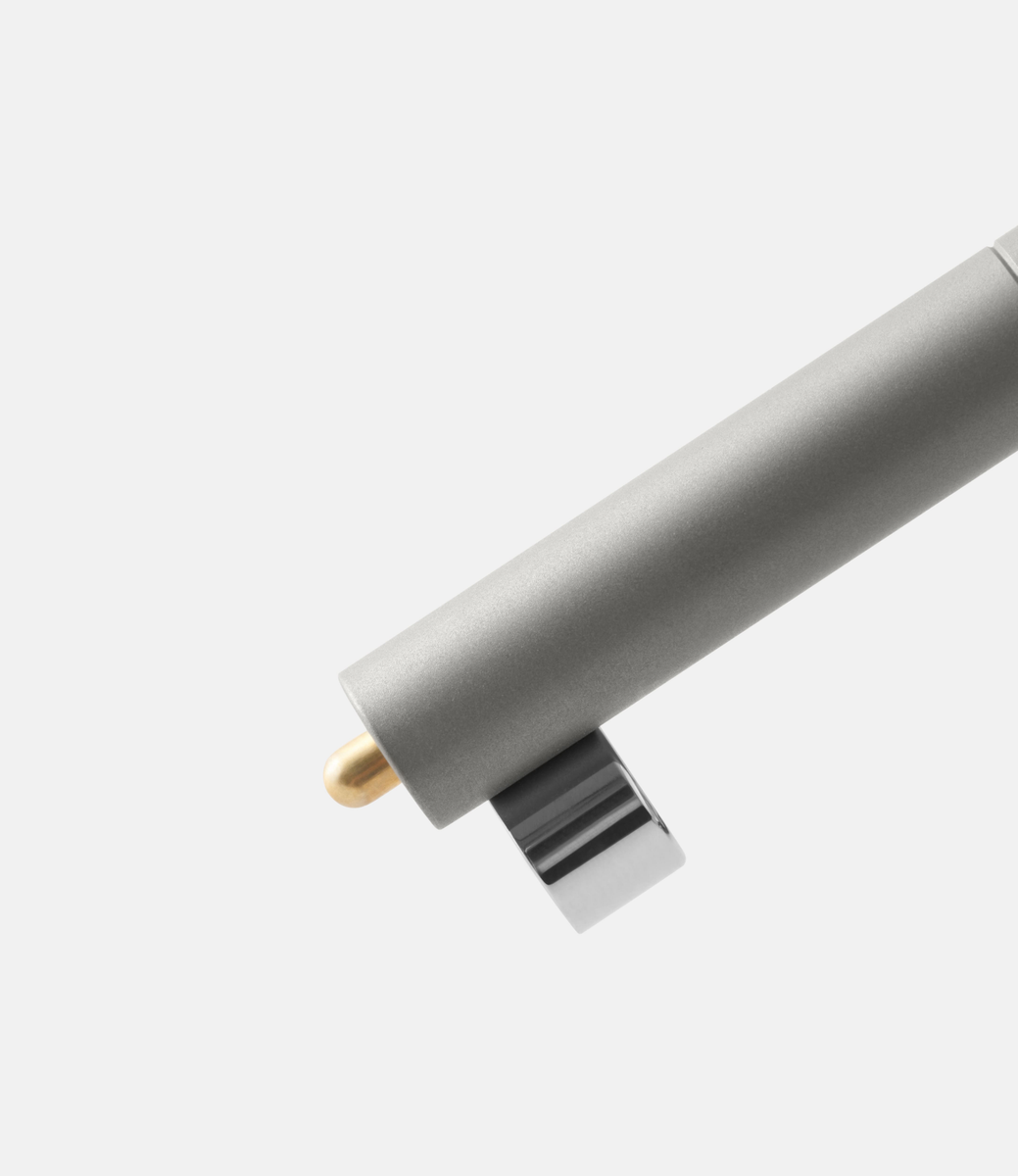 Mezmoglobe Mezmopen Titanium Sandblasted — магнитная ручка-трансформер из титана