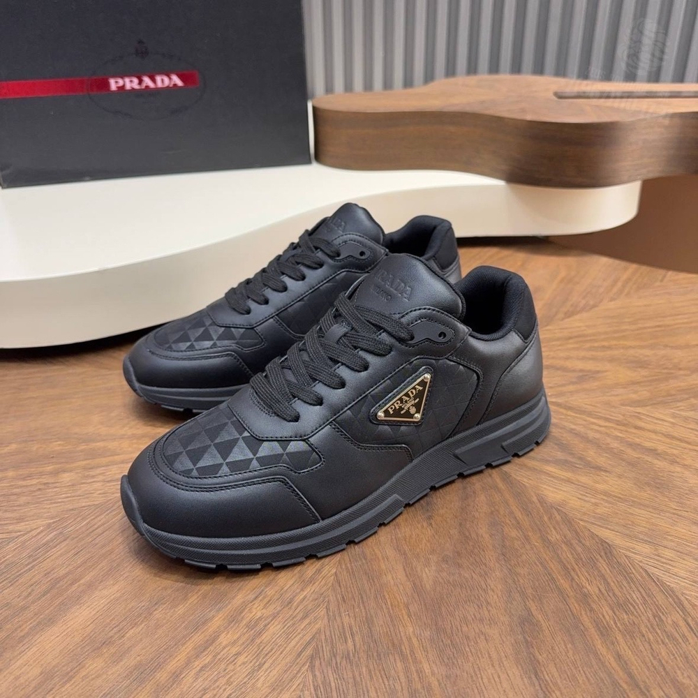 Кроссовки Prada