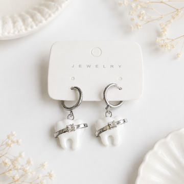 Серьги Teeth charm серебристый, 1шт