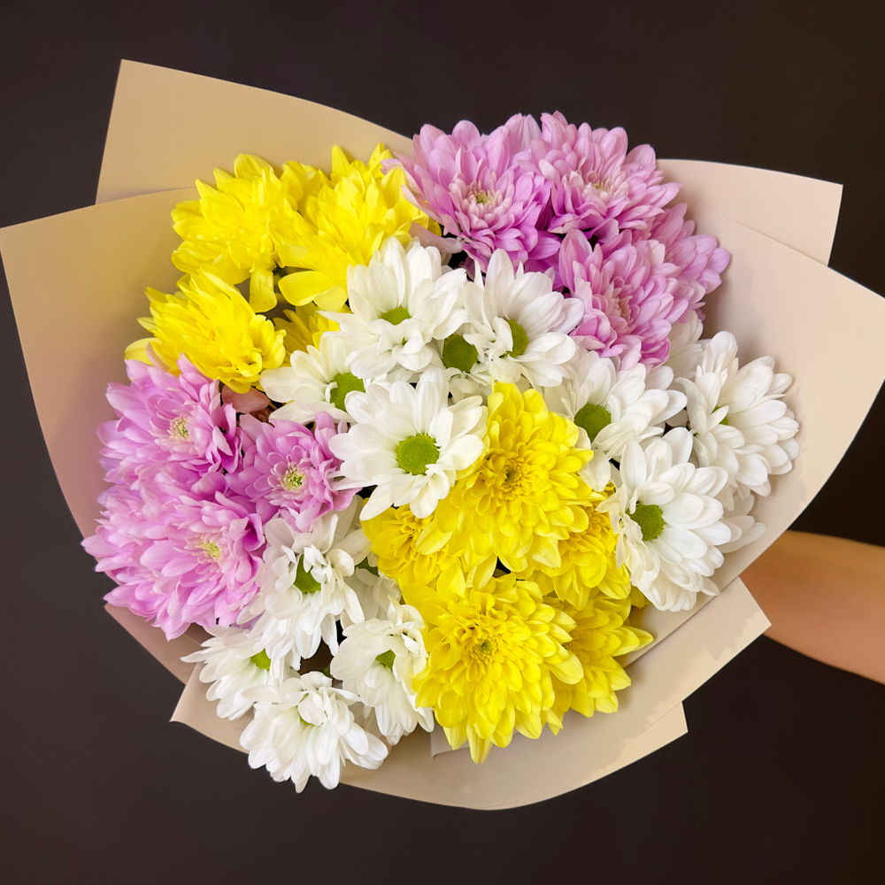 Flower bouquet of 7 mixed chrysanthemums