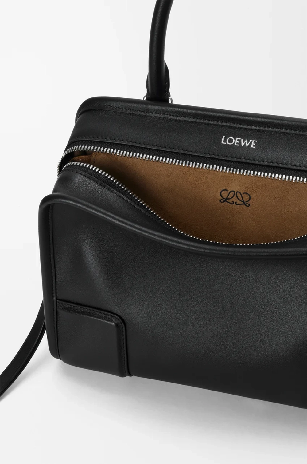 Loewe Маленькая сумка Amazona 180 из мягкой телячьей кожи, черный