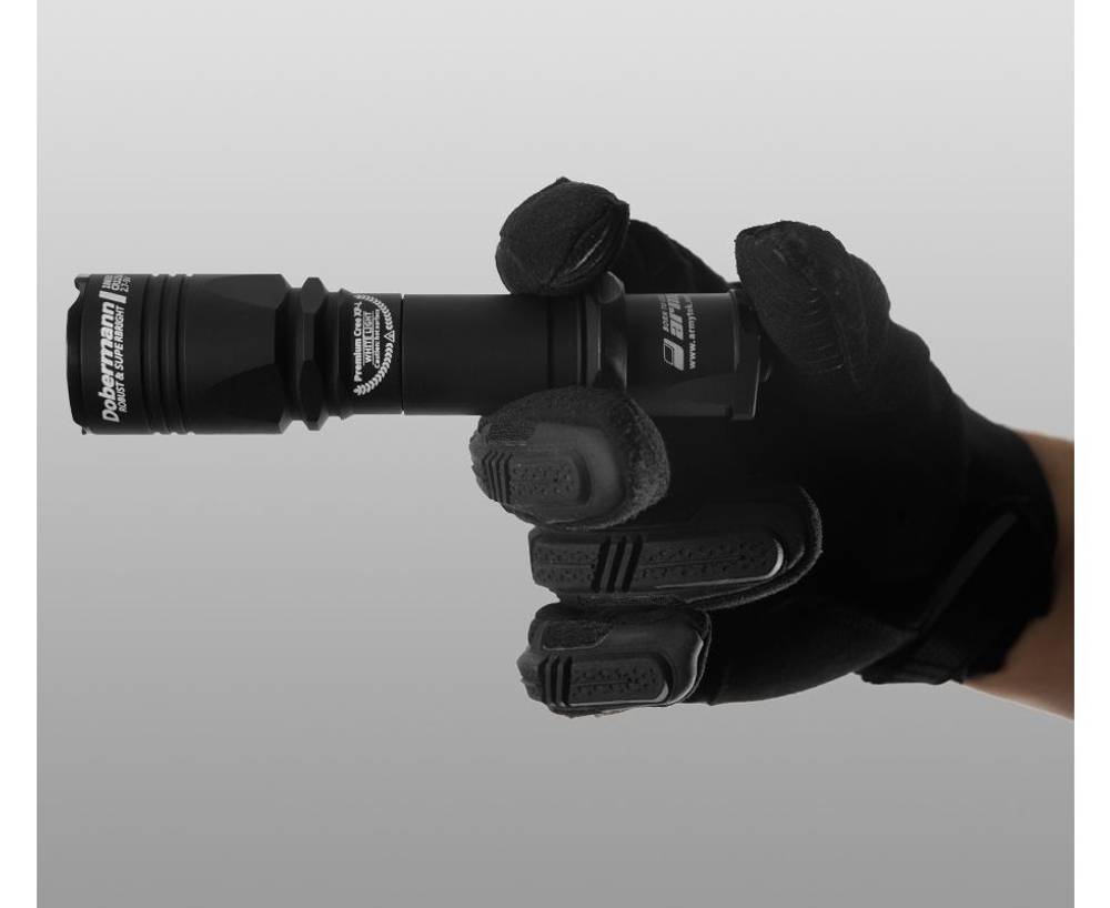 Фонарь тактический Armytek Dobermann XP-L HI Теплый, 977 лм, 1x18650 или 2xCR123A