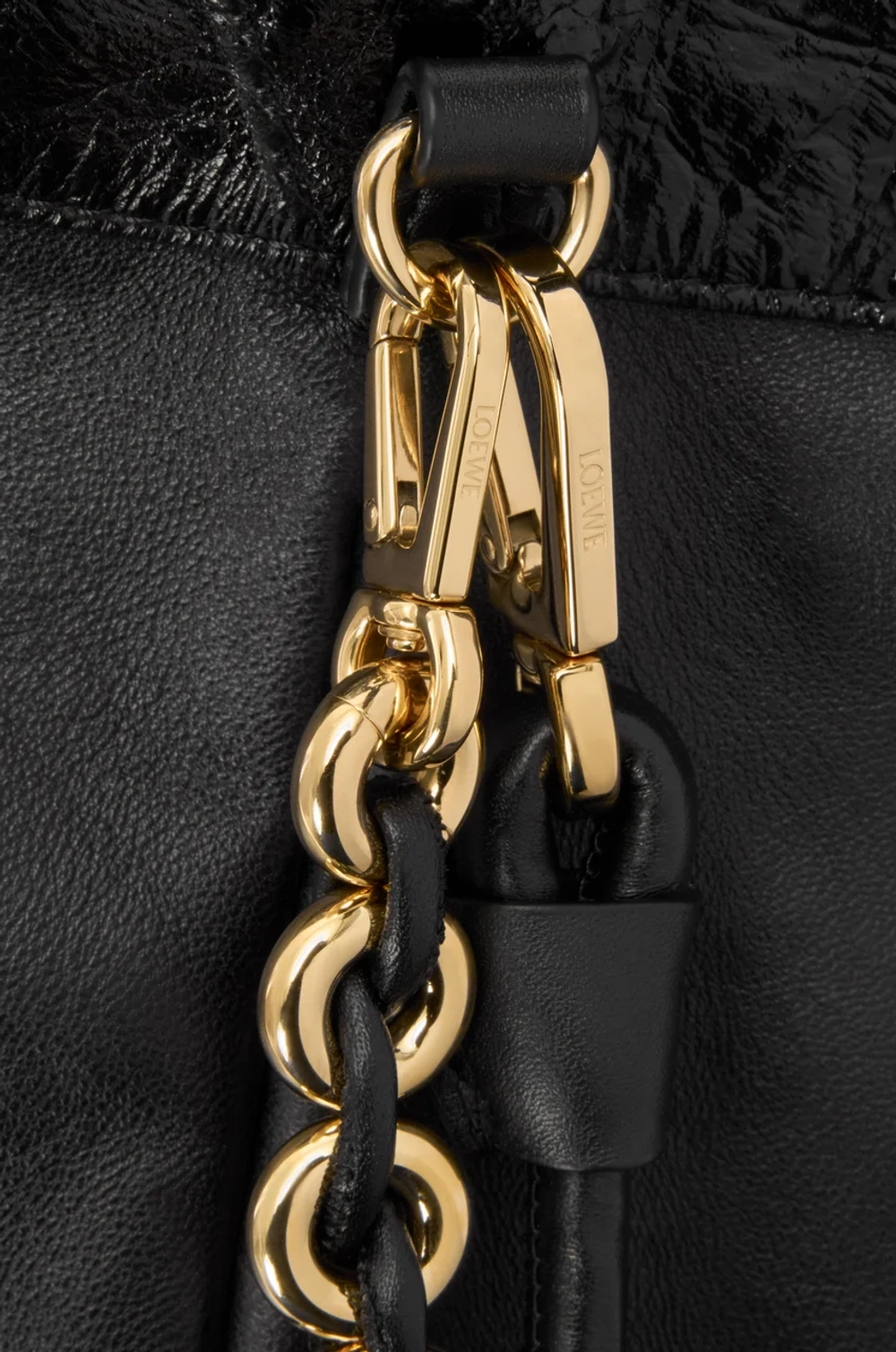 Loewe Средняя сумка Flamenco с имитацией рыбы-миксины, черный