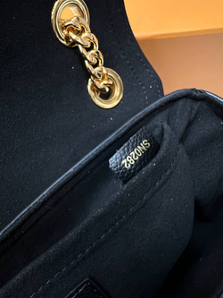 Сумка Louis Vuitton Lockme Chain East West