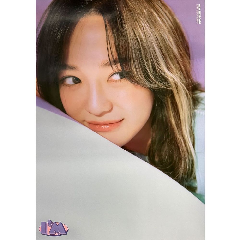Официальный постер KIM SEJEONG - I'M Официальный постер KIM SEJEONG - I'M