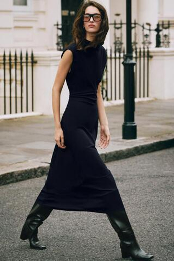 ZARA ПРИТАЛЕННОЕ ПЛАТЬЕ МИДИ, СИНИЙ