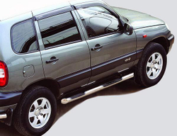 Пороги «Труба Люкс» с проступью (Ø=76), Chevrolet Niva (- 03.2009) (нержавеющая сталь)