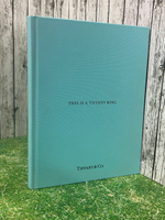 книга " This Is a Tiffany Ring (Каталог свадебных и помолвочных ювелирных украшений) от легендарного ювелирного дома Tiffany & Co."