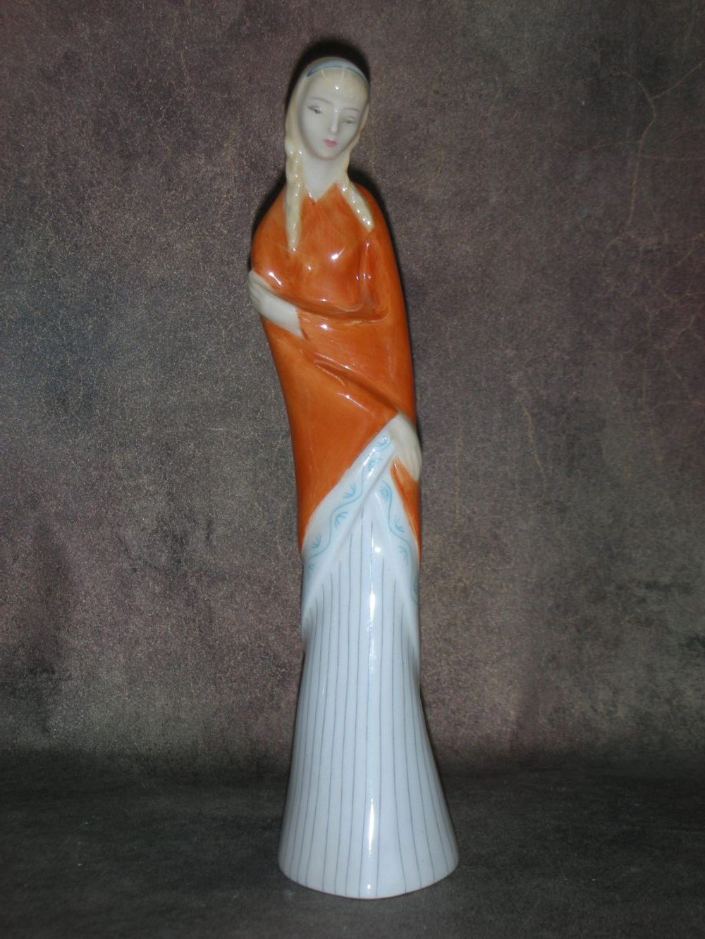 Статуэтка. Фарфор. Дама Подросток. Royal Doulton. Англия
