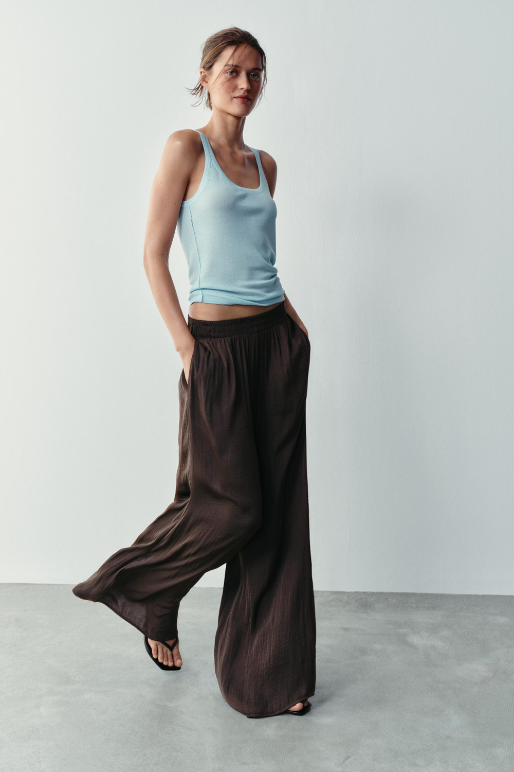 ШИРОКИЕ СТРУЯЩИЕСЯ БРЮКИ — ZARA