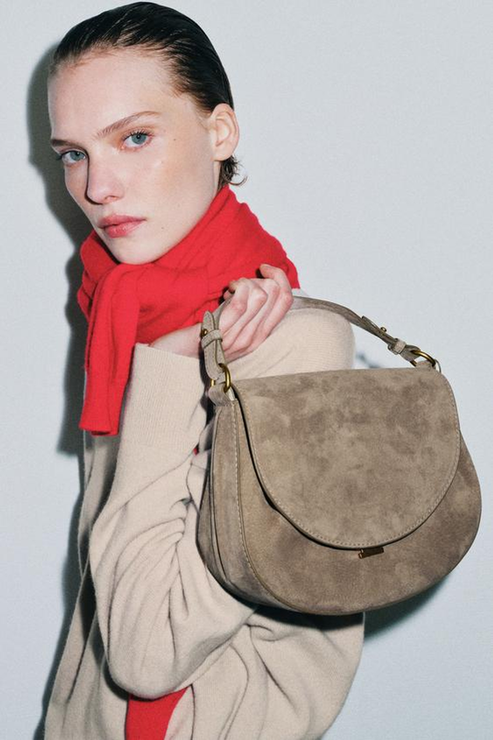 ZARA КОЖАНАЯ СУМКА С ПЛЕЧЕВЫМ РЕМНЕМ И КЛАПАНОМ, СЕРЫЙ