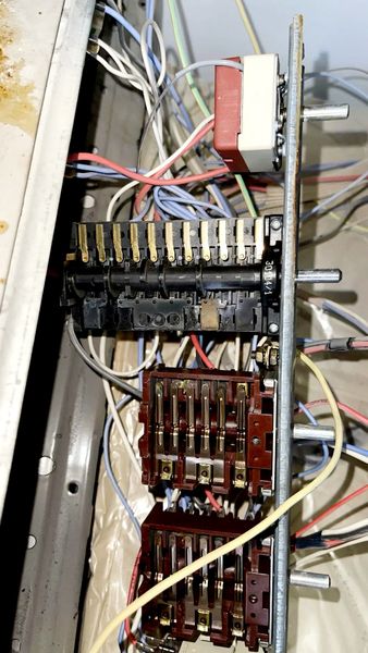 Основные признаки неисправности переключателя режимов духовки. Основные признаки неисправности переключателя режимов духовки.