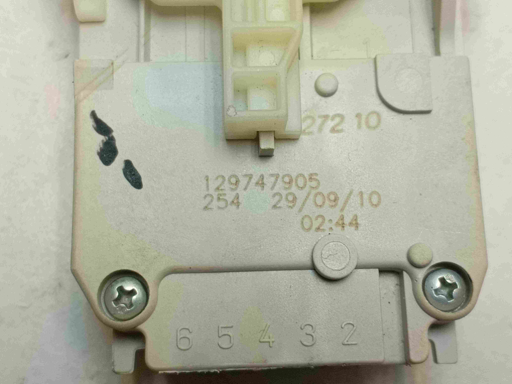 AVAMAT47330 кт257 Блокировка люка для стиральной машины AEG LAVAMAT47330 б/у