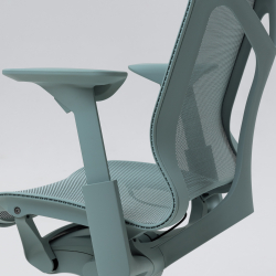 Кресло Herman Miller Cosm, высокая спинка, цвет Glacier, регулируемые подлокотники