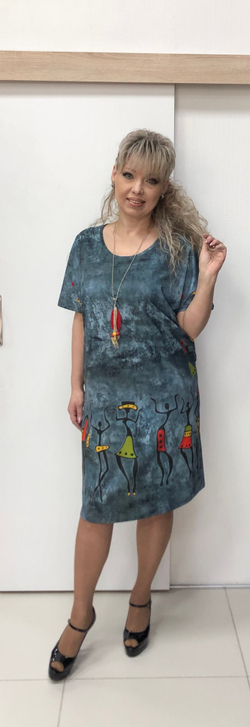 Оригинальное платье с подвеской и кармашками