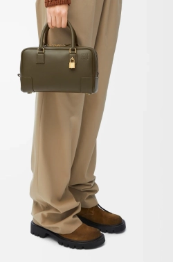 Loewe Сумка Amazona 23 из телячьей кожи наппа, темный хаки