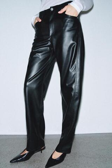 ZARA УКОРОЧЕННЫЕ БРЮКИ СВОБОДНОГО КРОЯ ИЗ ИСКУССТВЕННОЙ КОЖИ — ZW COLLECTION, ЧЕРНЫЙ