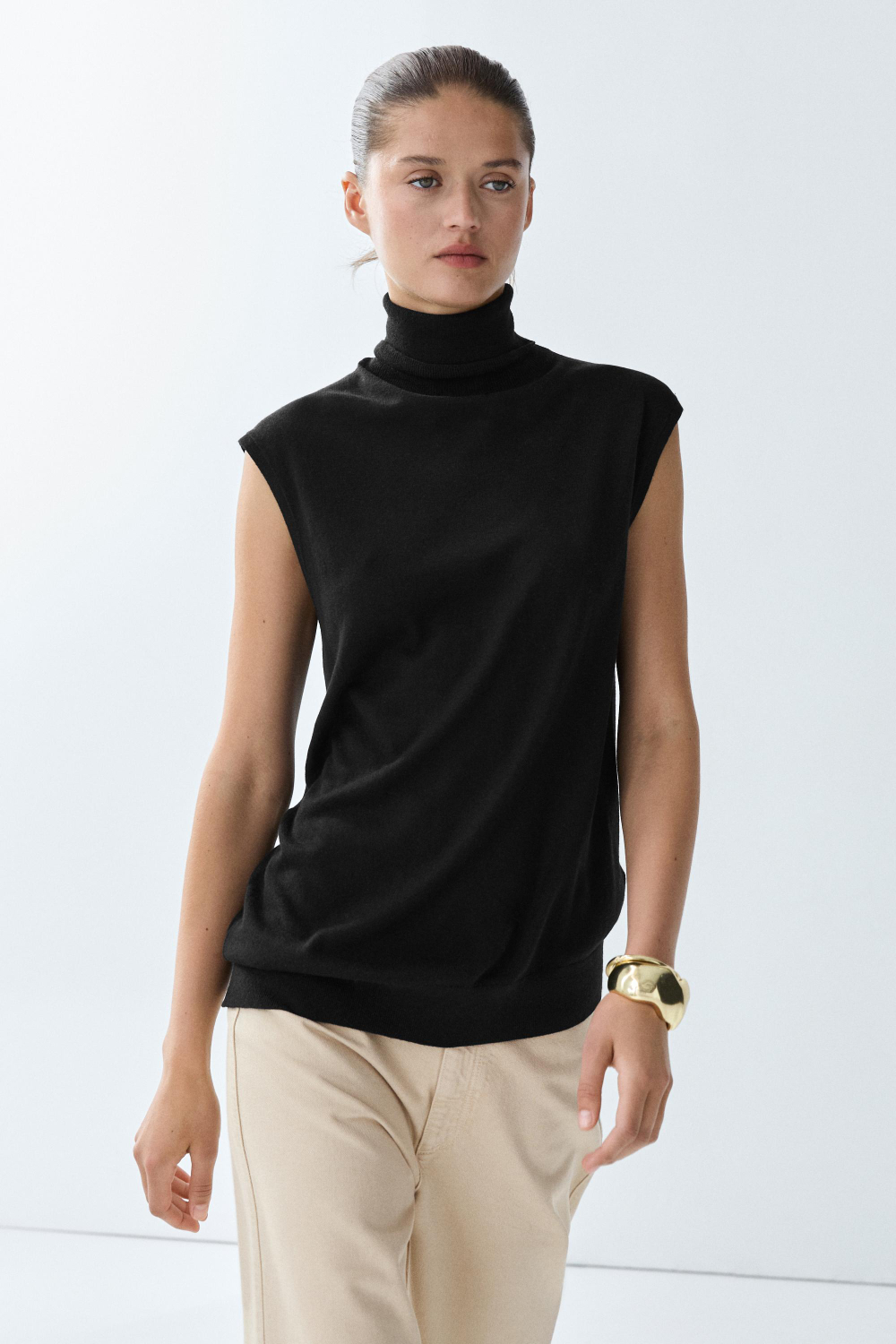 Massimo Dutti Топ с высоким воротником и асимметричным низом, черный