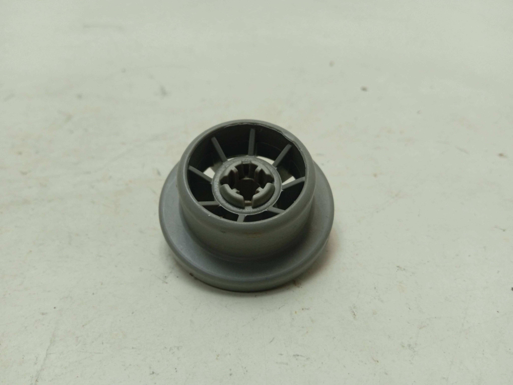 SRV55T03EU/30 ктп17 Ролик нижней корзины для посудомоечной машины Bosch SRV55T03EU/30 б/у