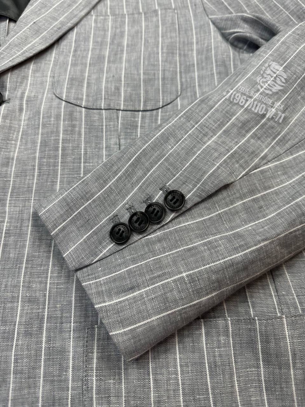 Льняной костюм Brunello Cucinelli