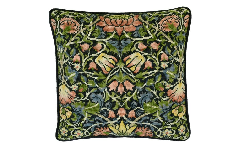 Набор для вышивания нитками Bothy Threads, подушка Bell Flower William Morris (Колокольчик), 35,5х35,5 см