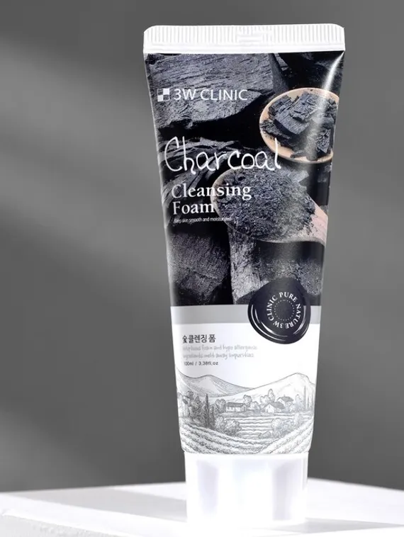 Глубоко очищающая пенка для сужения пор 3W CLINIC Charcoal Cleansing Foam с древесным углём, 100 мл