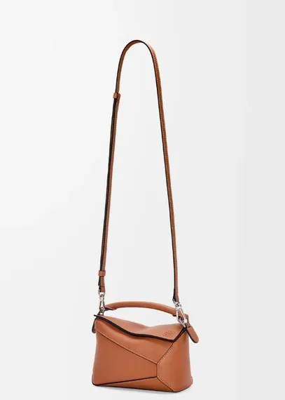 Сумка Loewe Puzzle Edge bag in classic calfskin