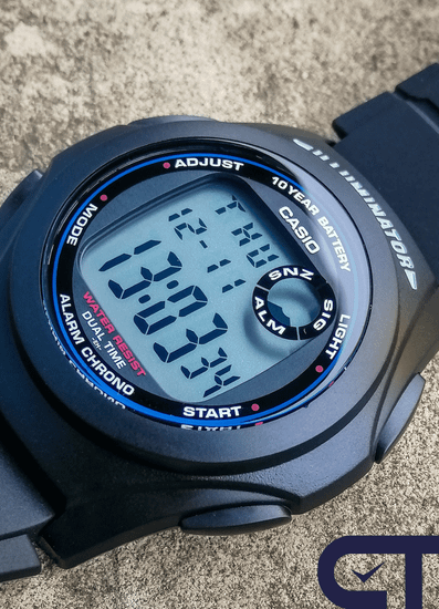 Casio F-200W-1A — мужские цифровые часы с мировым временем и секундомером