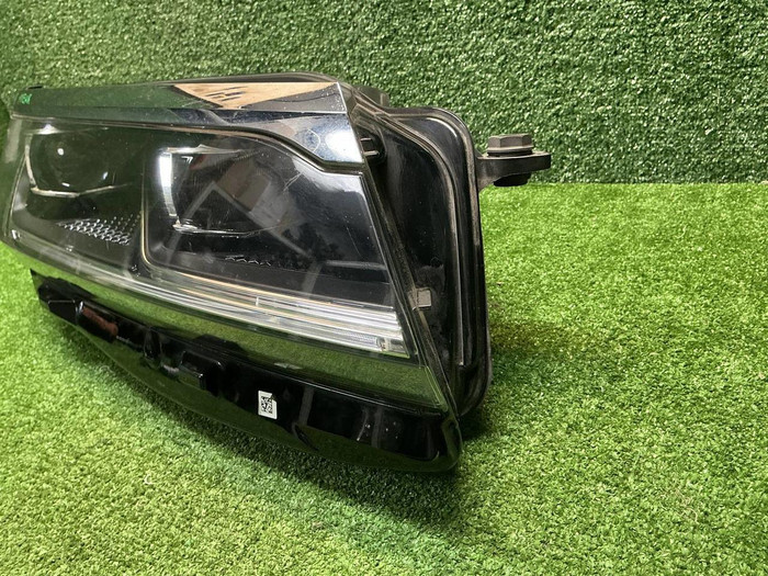 Фара правая VW Touareg 3 (2018-2023) LED