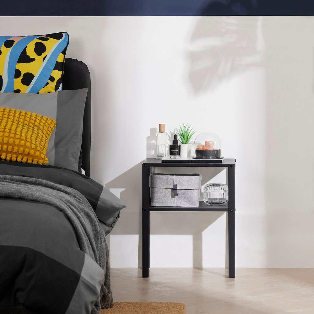 IKEA KNARREVIK  (ИКЕА КНАРРЕВИК)  -  Столик прикроватный - чёрный 37x28 см