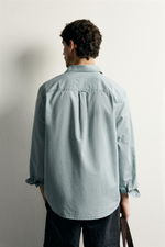 РУБАШКА RELAXED FIT С ЭФФЕКТОМ ПОТЕРТОСТИ — ZARA · 6887/303