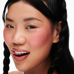 MAC Cosmetics Glow Play Blush - Розовый хайлатер для скул оттенок Big Diva Energy, 7 g
