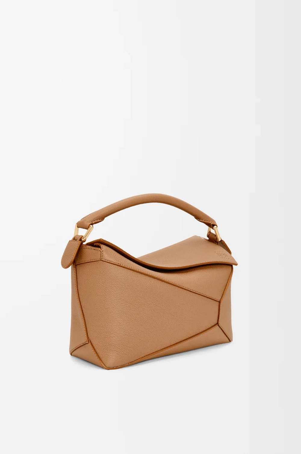 Loewe Маленькая сумка Puzzle Edge из мягкой зернистой телячьей кожи, тоффи