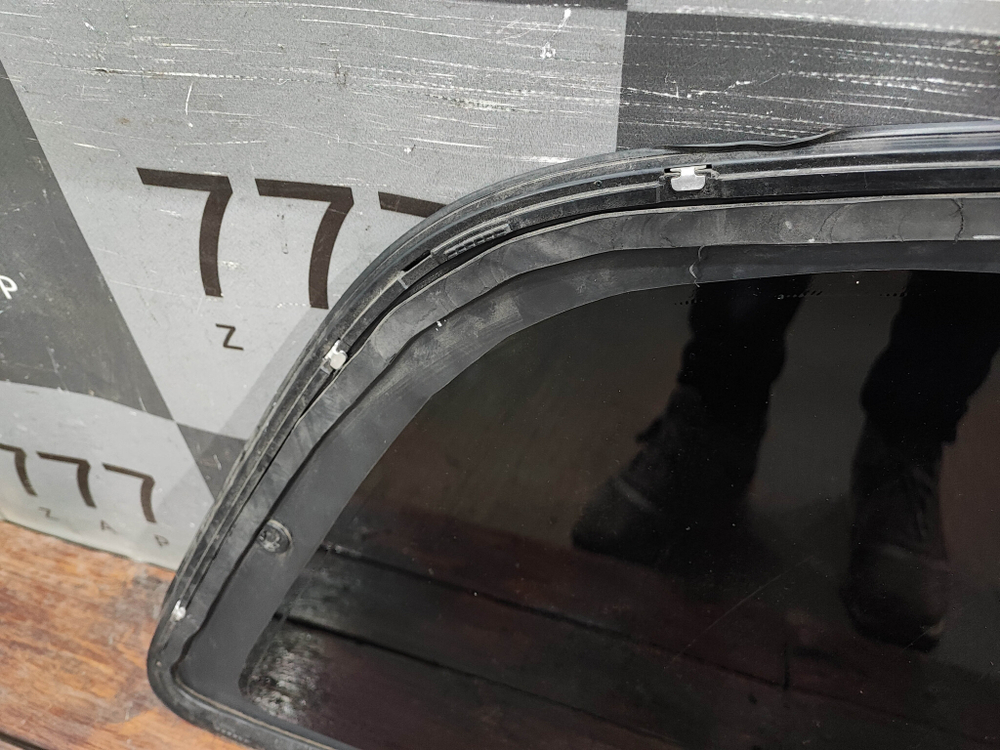 Стекло багажника левое Volvo XC90 2 14-нв Б/У Оригинал  31468145