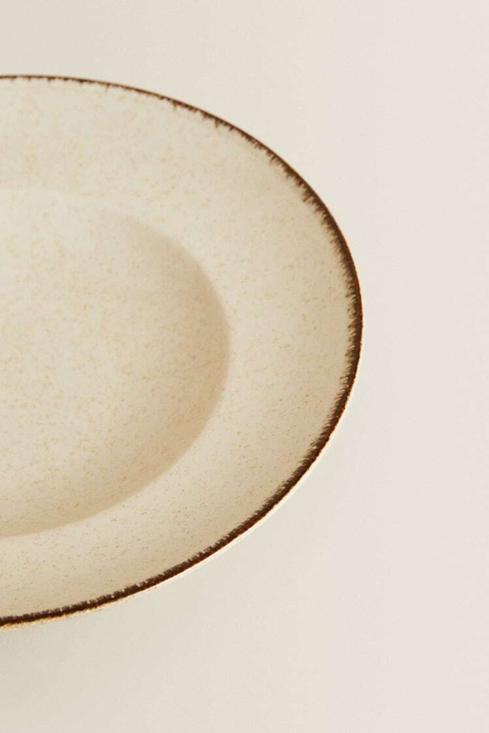 ZARA HOME ФАРФОРОВАЯ ТАРЕЛКА ДЛЯ МАКАРОН СО СТАРИННОЙ ОТДЕЛКОЙ, СВЕТЛО-БЕЖЕВЫЙ