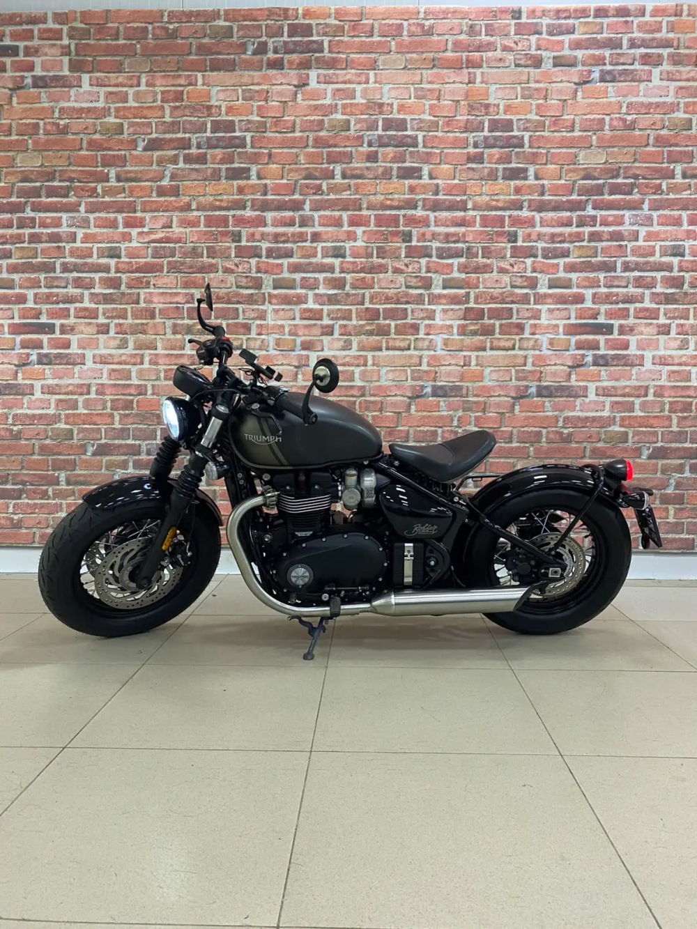 Triumph Bonneville Bobber, 2023 MATT STORM GREY/MATT IRONSTONE