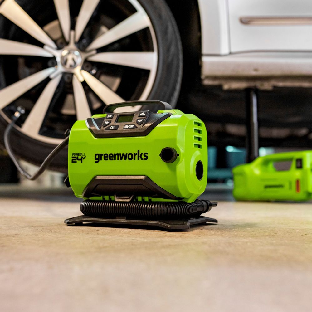 Компрессор автомобильный аккумуляторный Greenworks Арт. 3400807UA, 24V / 12V (от прикуривателя автомобиля), c АКБ 2Ач и ЗУ в сумке