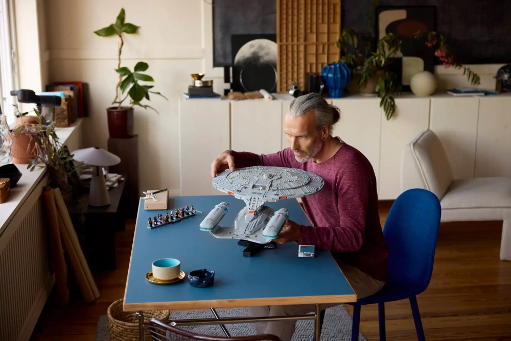 Конструктор LEGO Icons 10356 Star Trek U.S.S. Enterprise NCC-1701-D